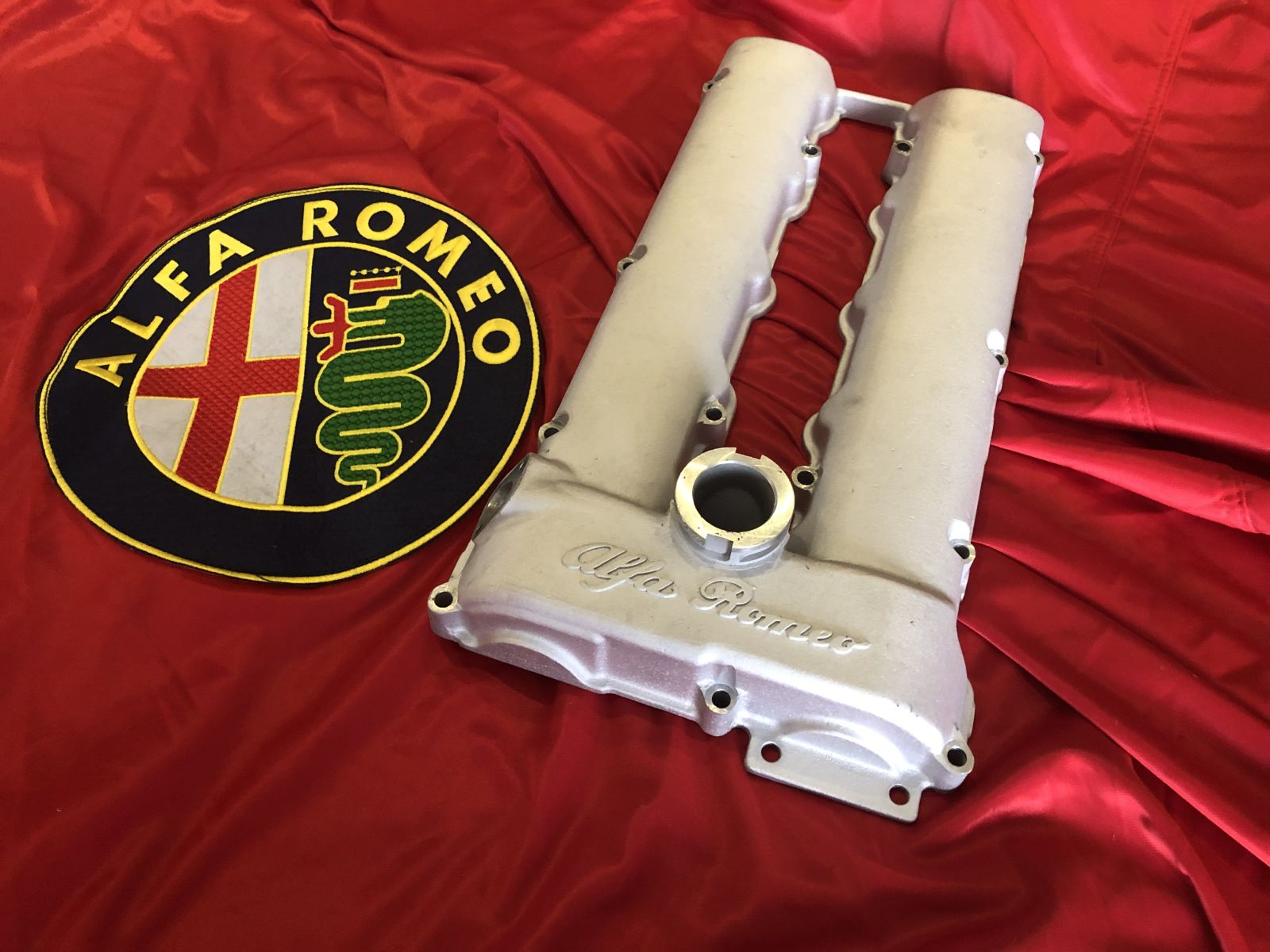 Ventildeckel für Alfa Romeo 75 Twin Spark Zylinderkopf mit 105er Optik NEU - geschlossene Version