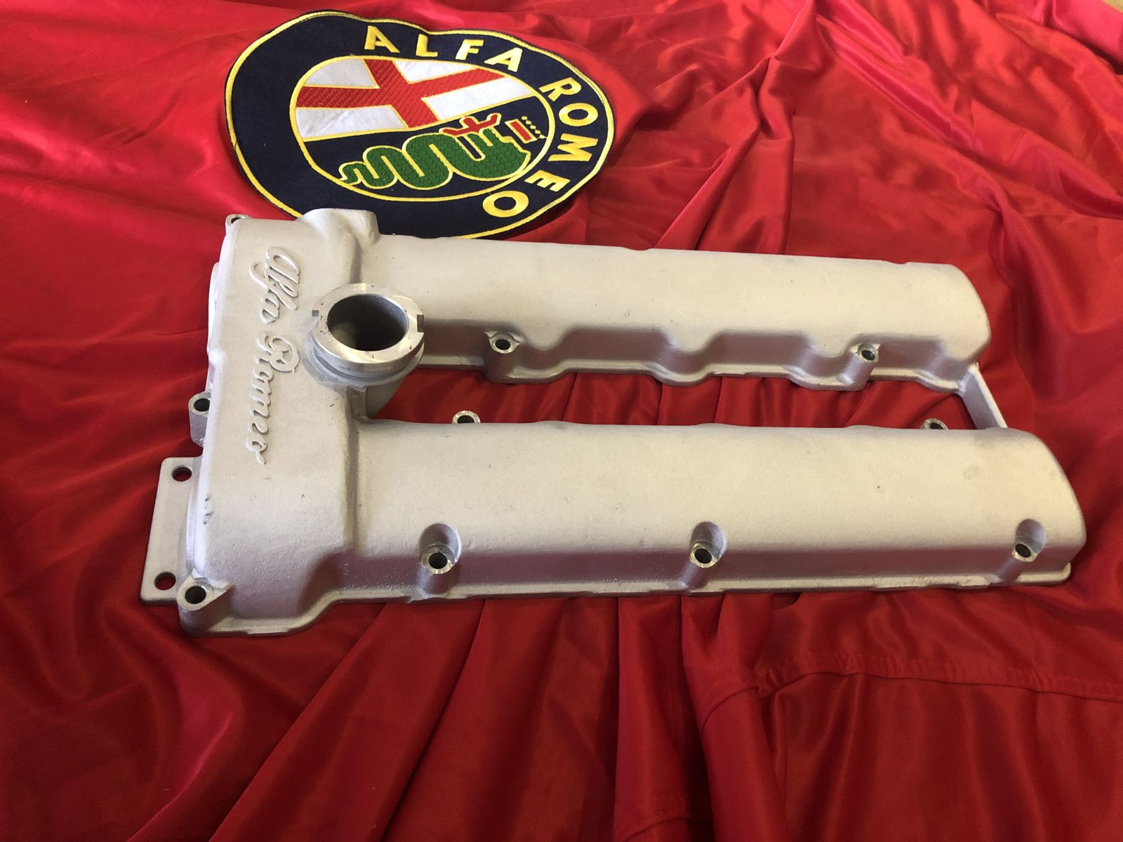 Ventildeckel für Alfa Romeo 75 Twin Spark Zylinderkopf mit 105er Optik NEU - geschlossene Version