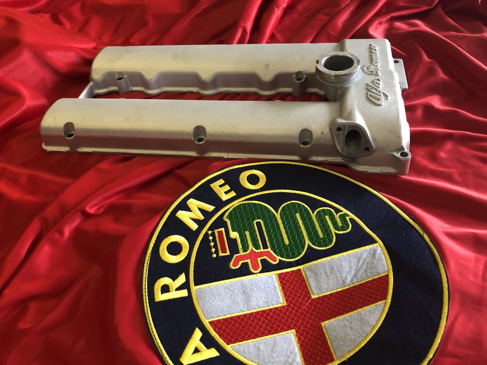 Ventildeckel für Alfa Romeo 75 Twin Spark Zylinderkopf mit 105er Optik NEU - geschlossene Version