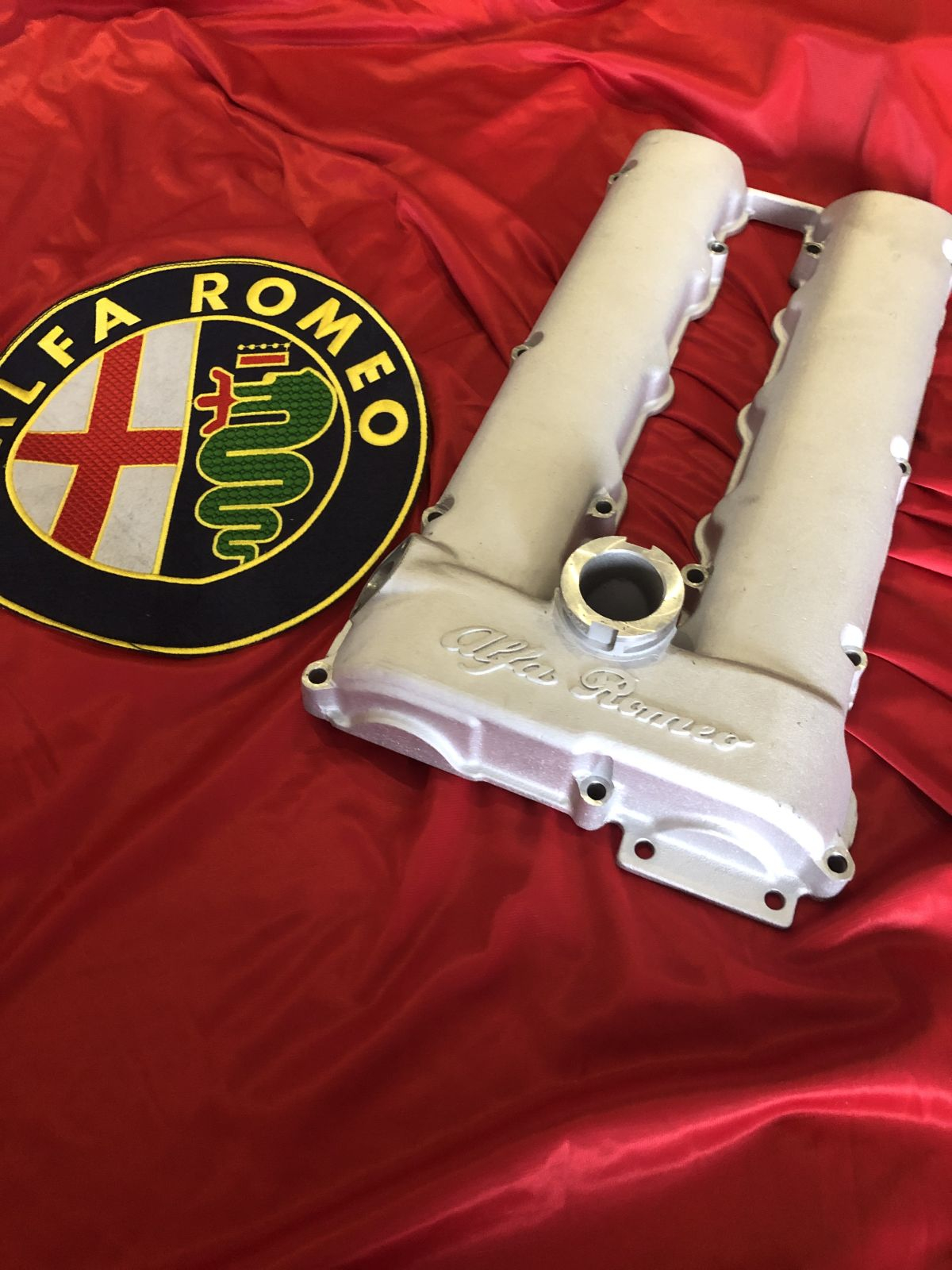 Ventildeckel für Alfa Romeo 75 Twin Spark Zylinderkopf mit 105er Optik NEU - geschlossene Version