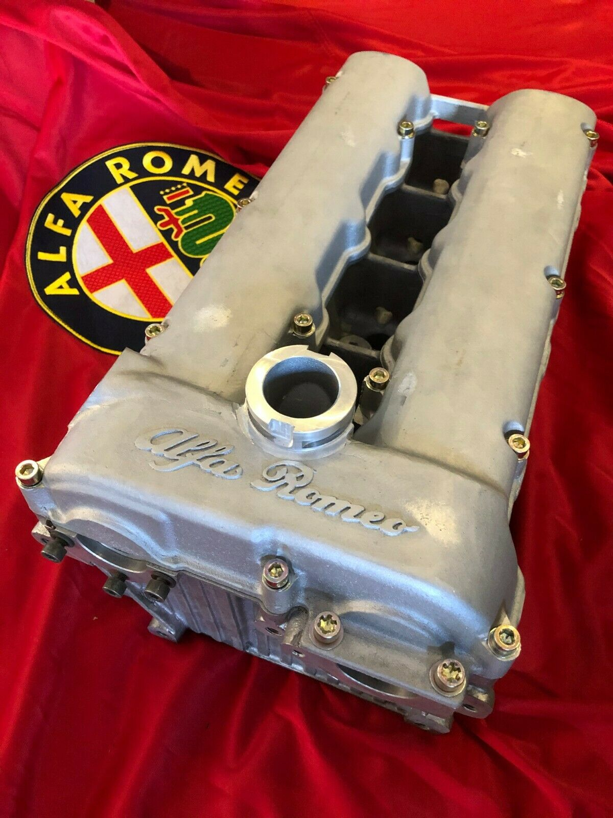 Ventildeckel für Alfa Romeo 75 Twin Spark Zylinderkopf mit 105er Optik NEU - geschlossene Version