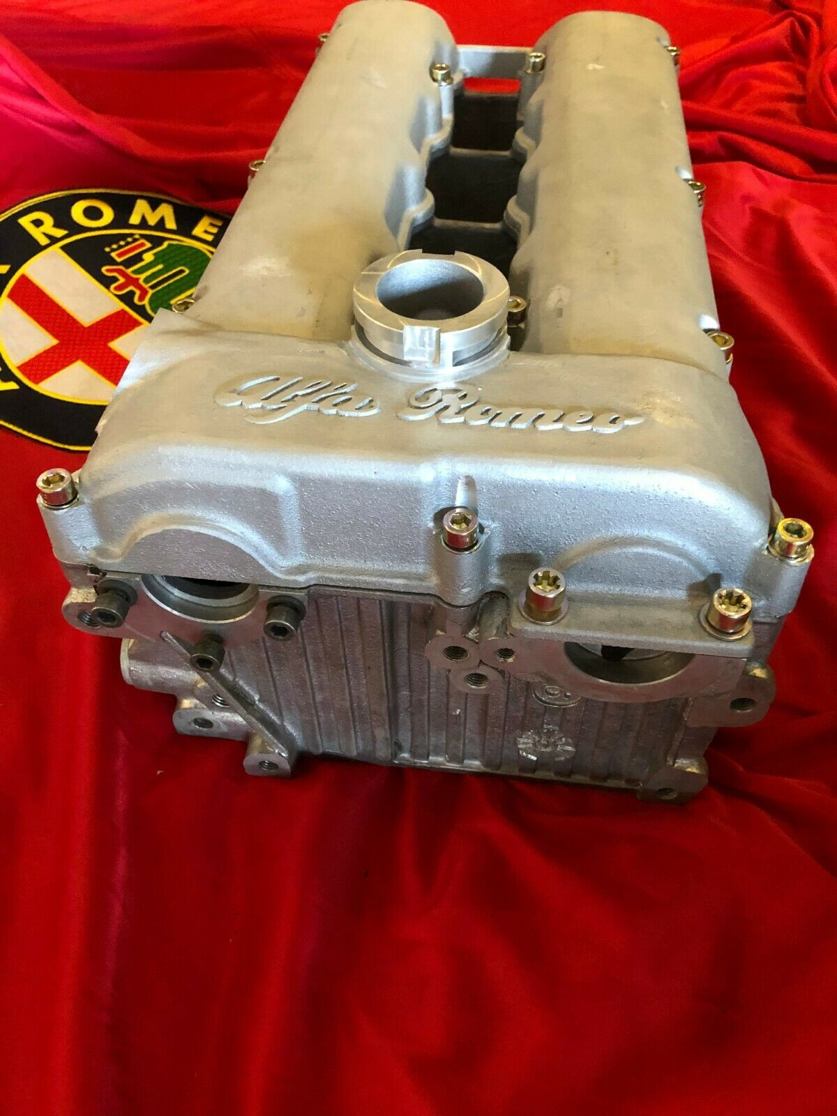 Ventildeckel für Alfa Romeo 75 Twin Spark Zylinderkopf mit 105er Optik NEU - geschlossene Version