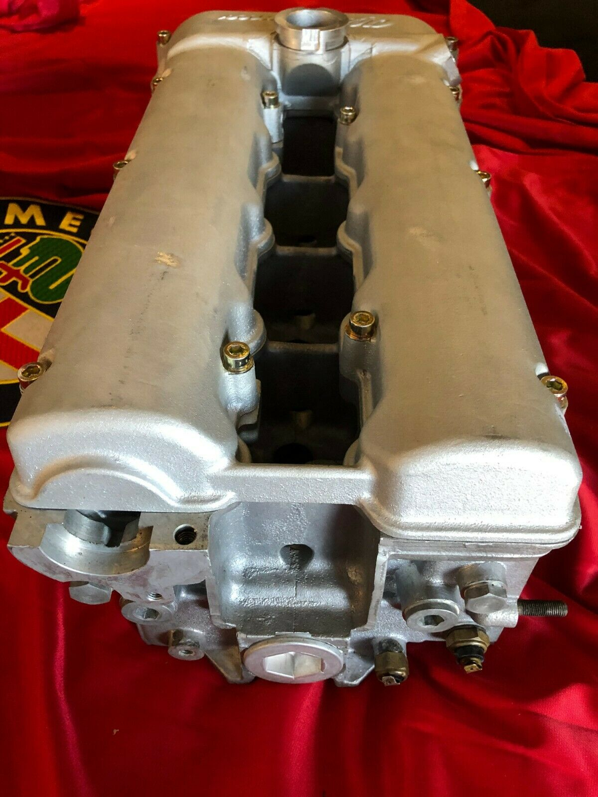 Ventildeckel für Alfa Romeo 75 Twin Spark Zylinderkopf mit 105er Optik NEU - geschlossene Version